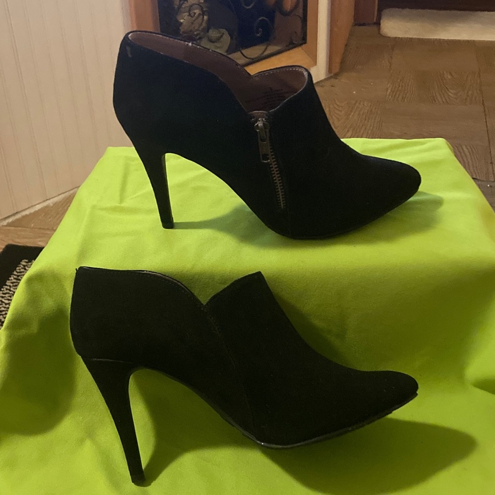Mossimo Supply Co. Black Heeled Ankle Boots 9